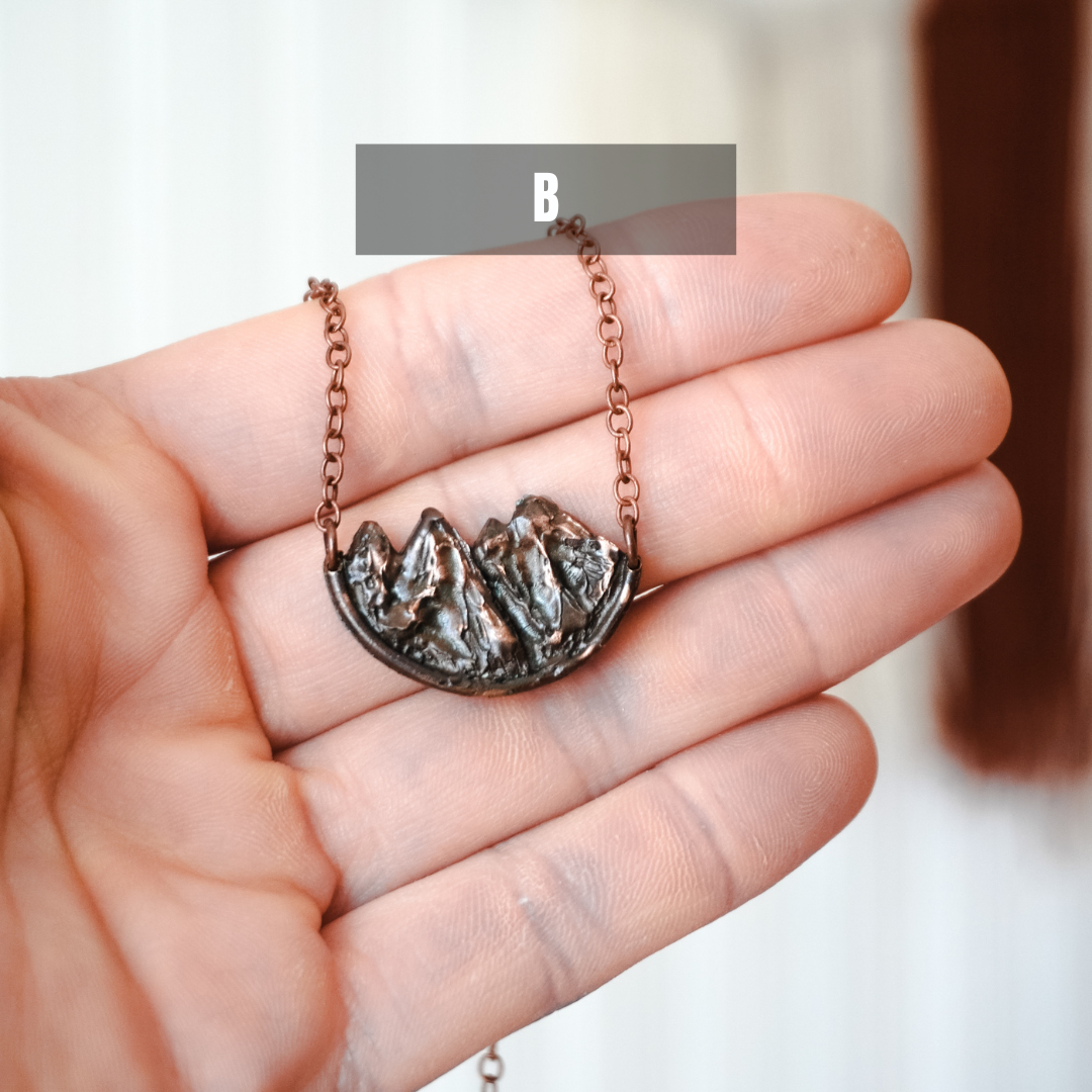 Collana montagna semicerchio