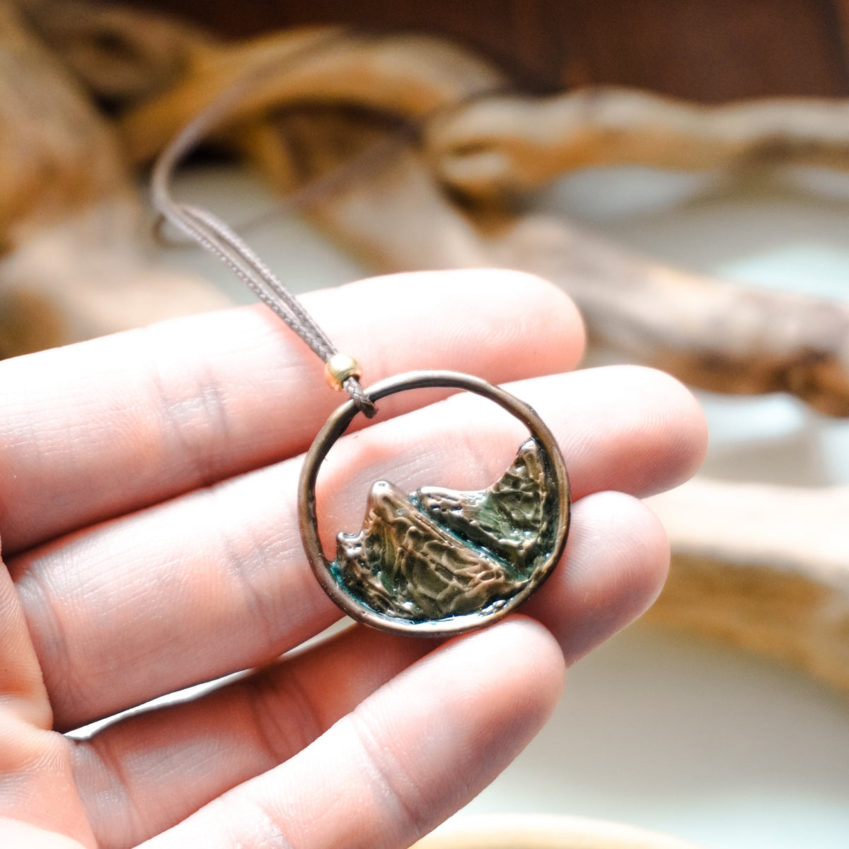 Collana montagna con cornice