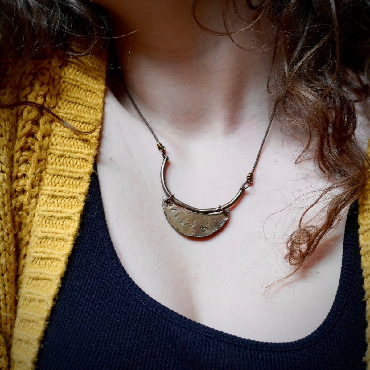 Collana minimal con mezzaluna