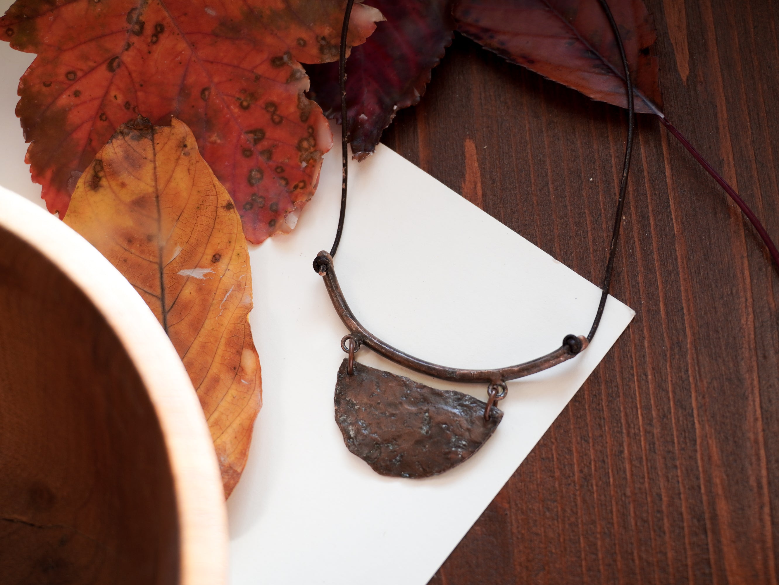 Collana minimal con mezzaluna