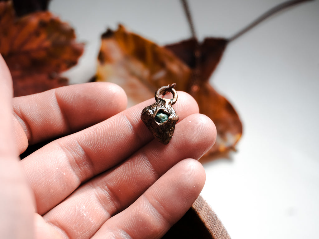 Collana con pietra verde acqua incastonata