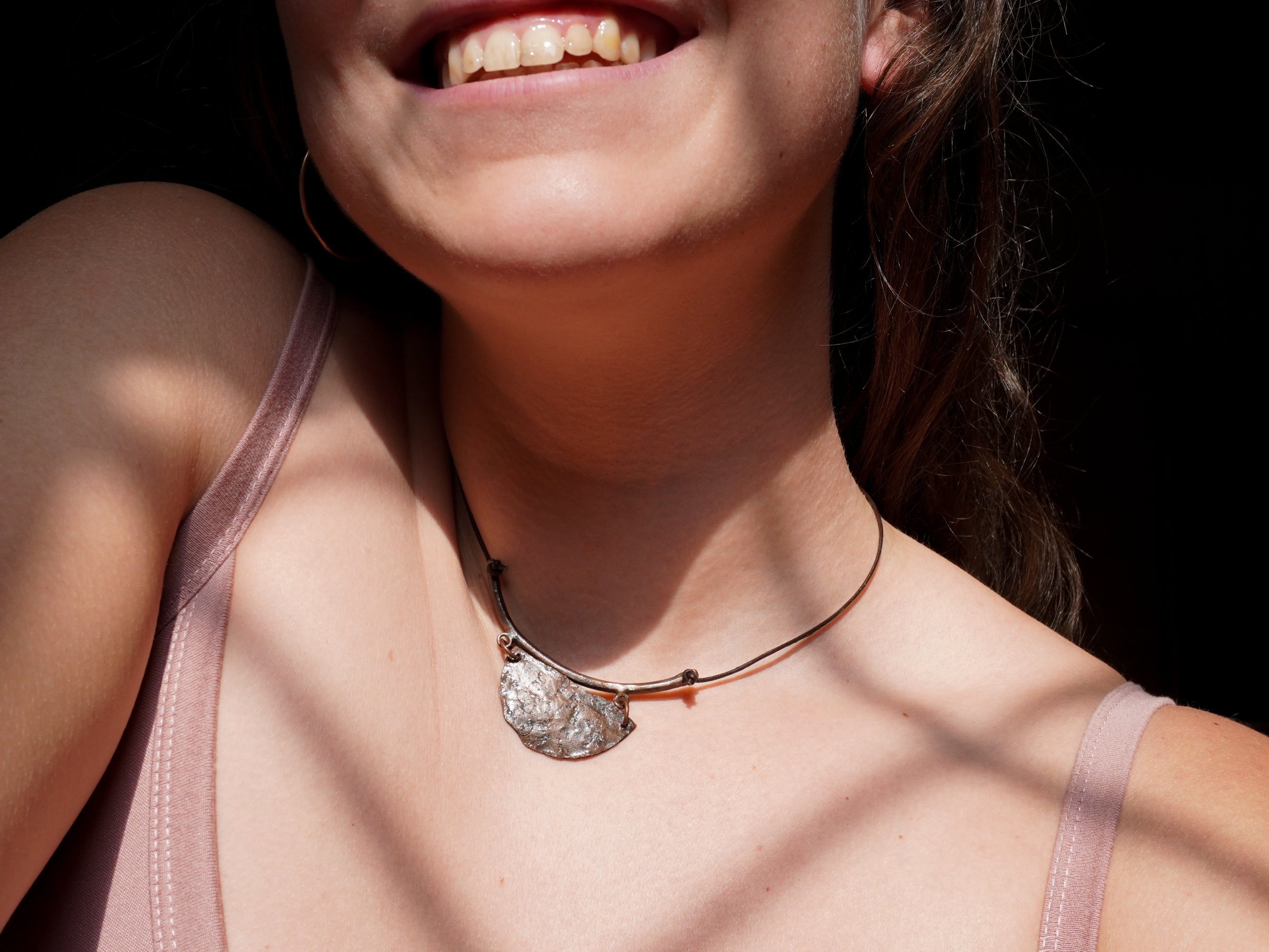 Collana minimal con mezzaluna