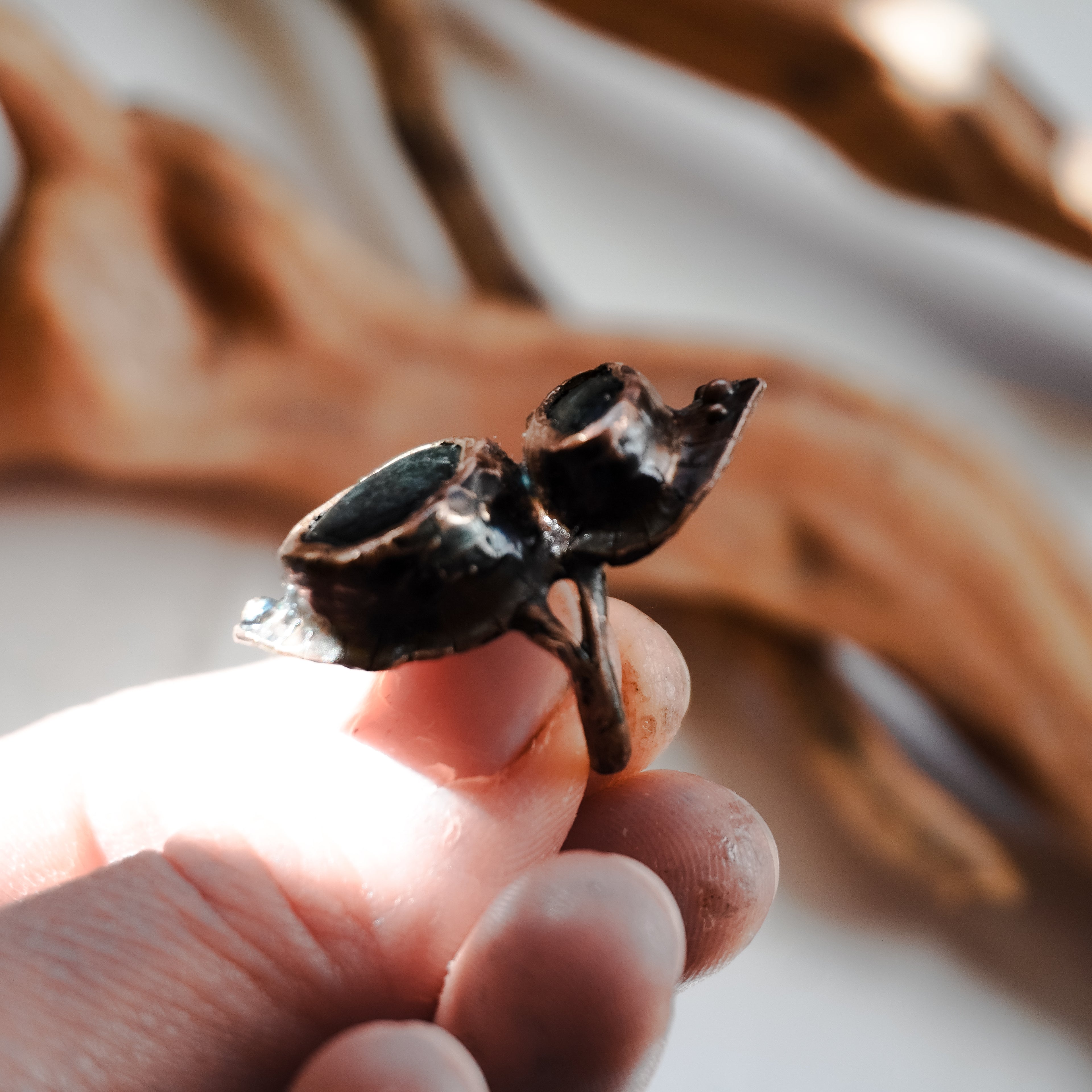 Anello con pietre di fiume