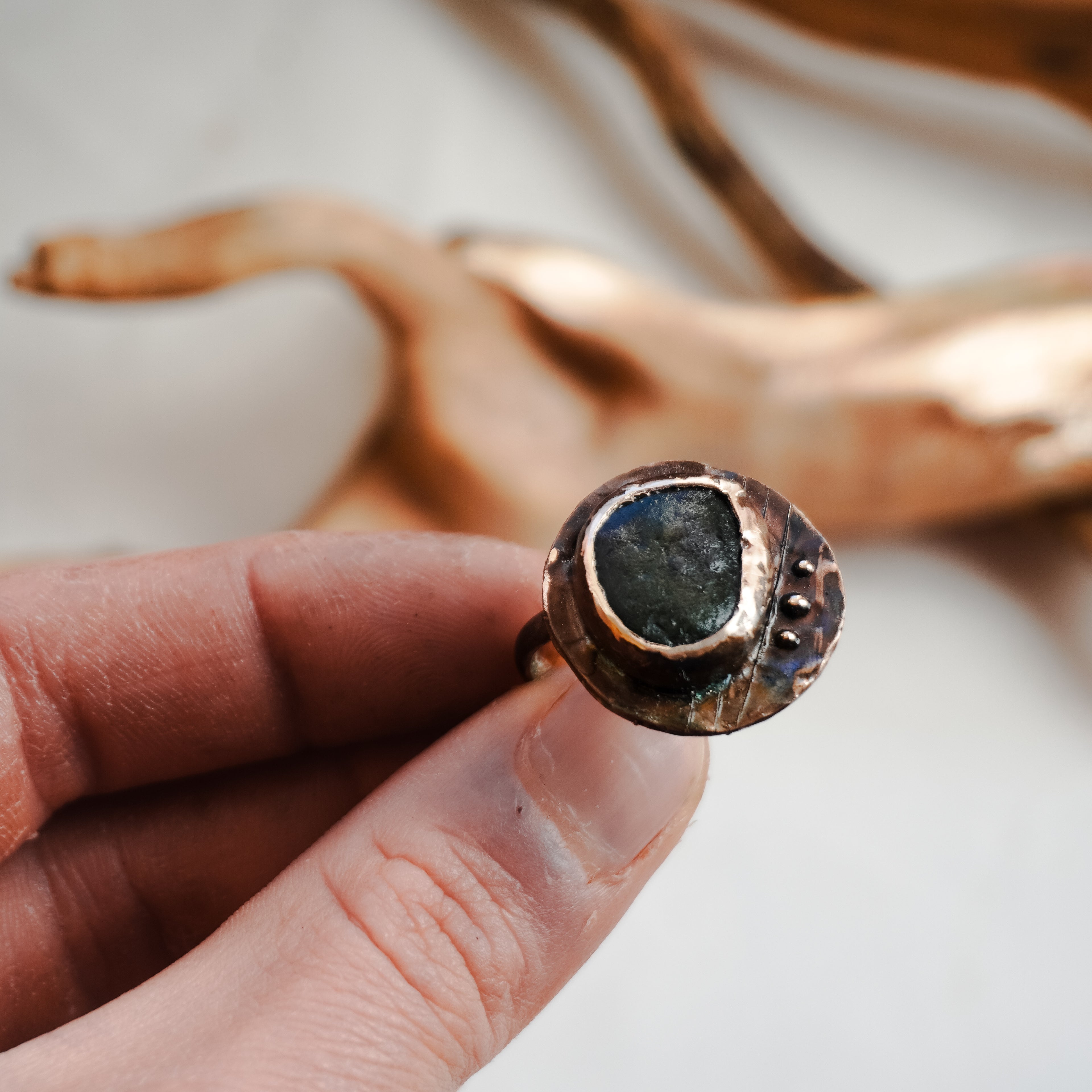 Anello con pietra di fiume