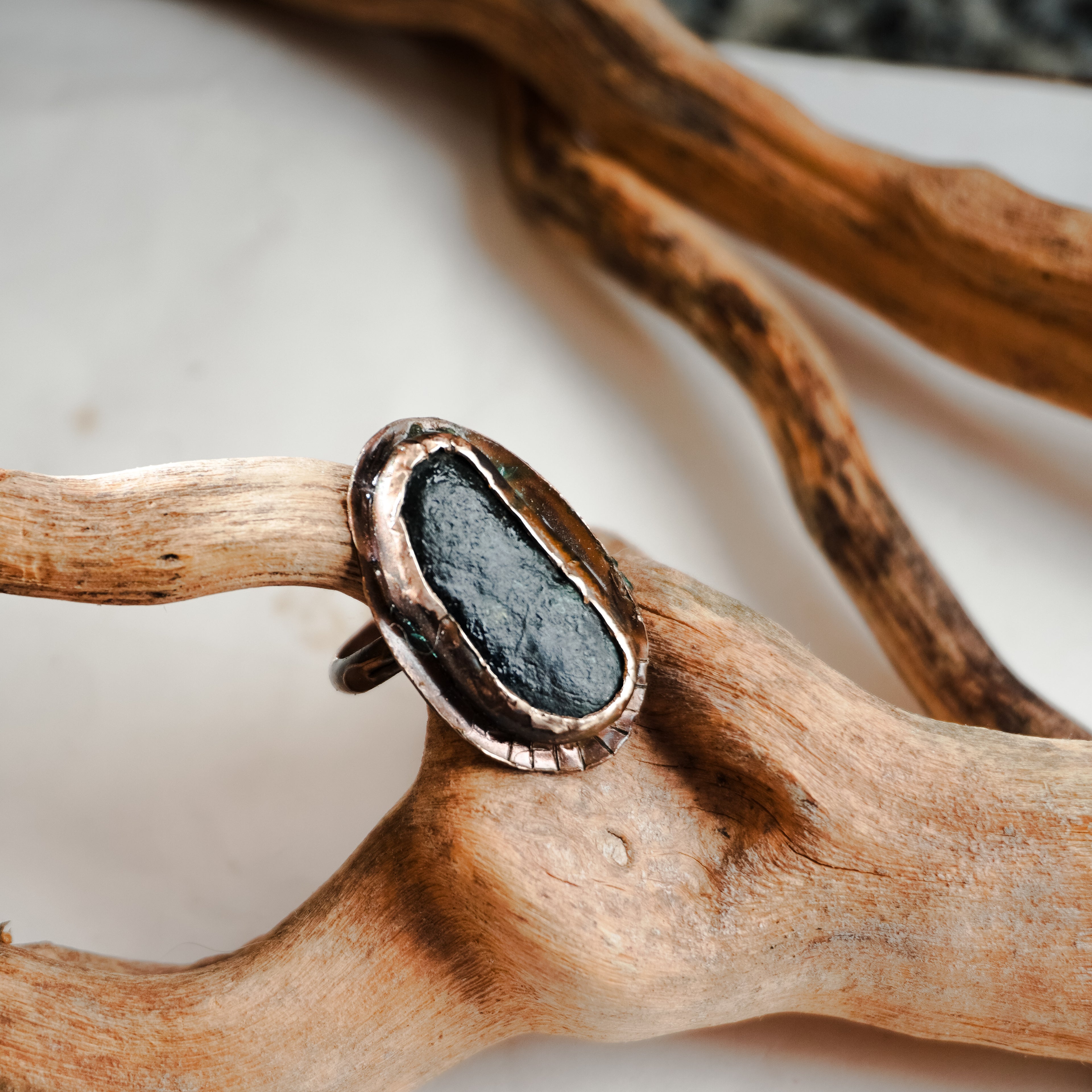 Anello con pietra di fiume