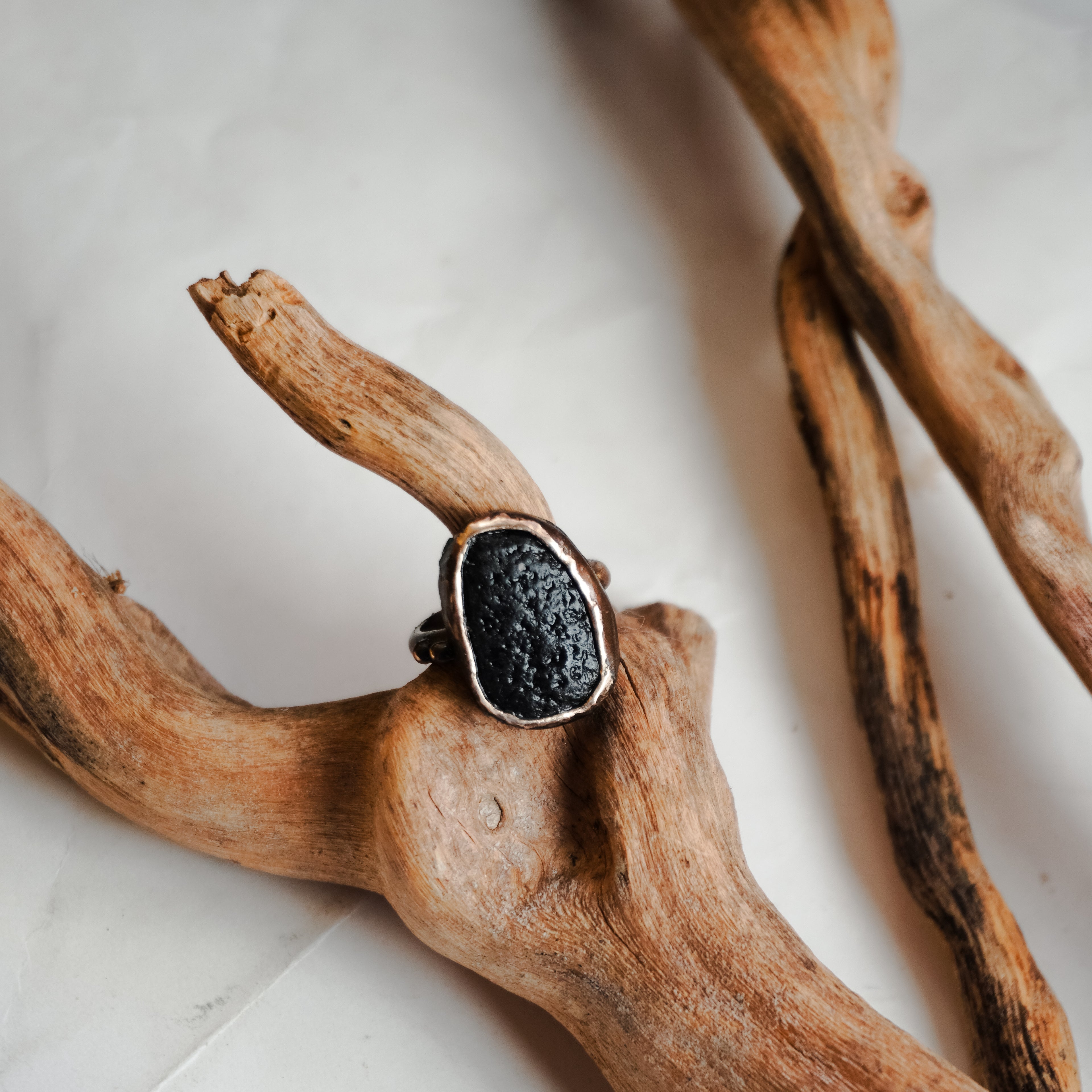 Anello con pietra di fiume