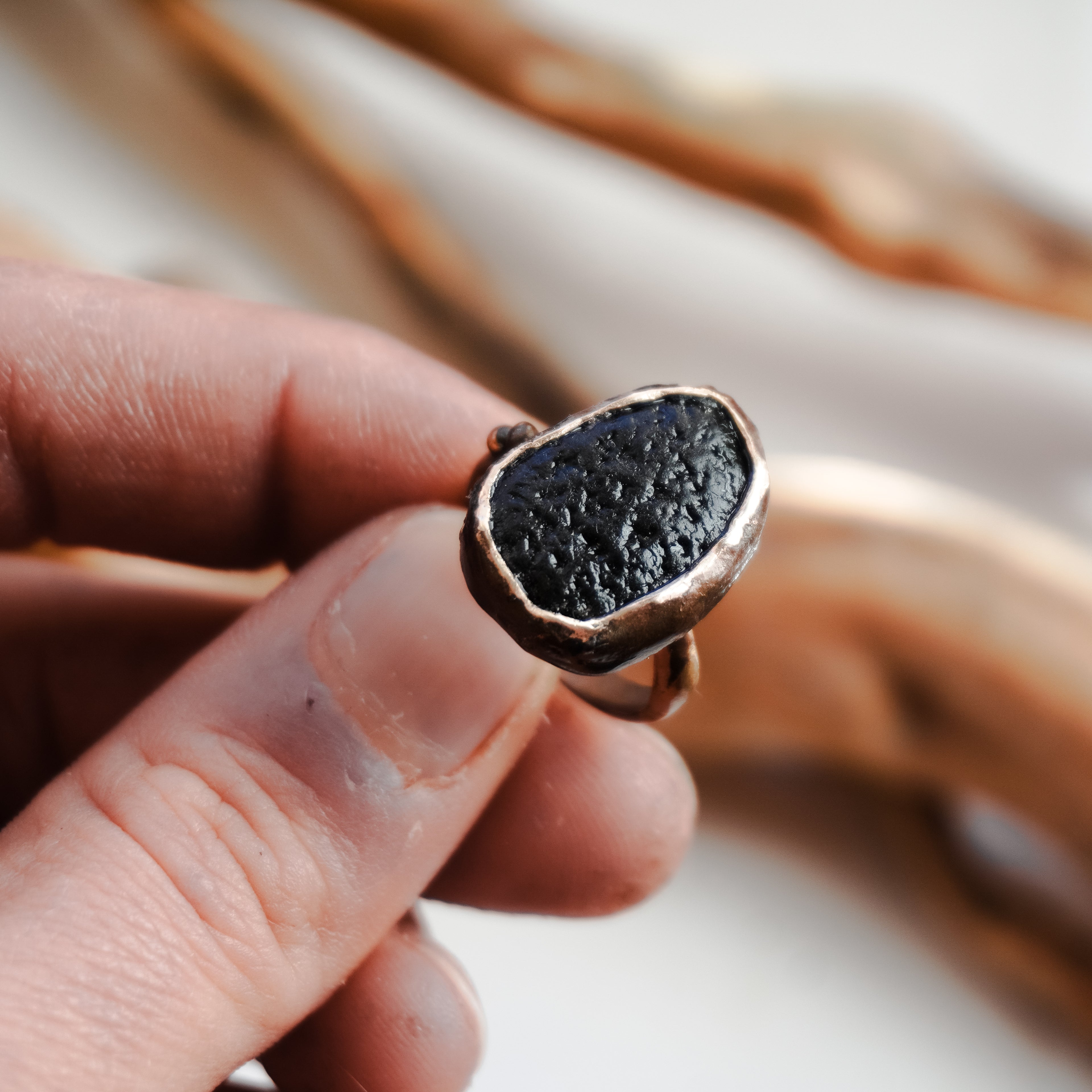 Anello con pietra di fiume