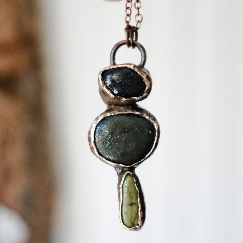 Collana con pietre di fiume