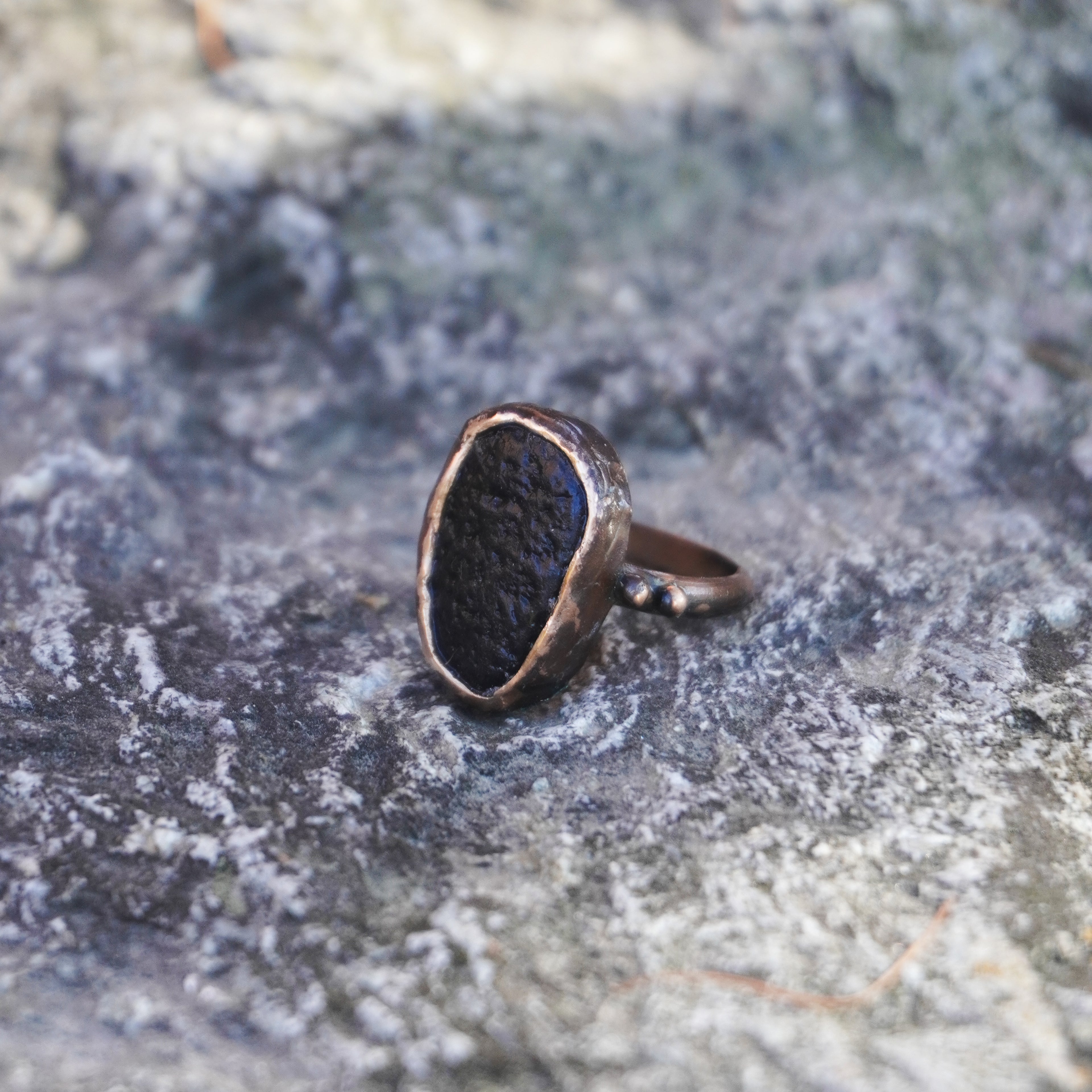 Anello con pietra di fiume