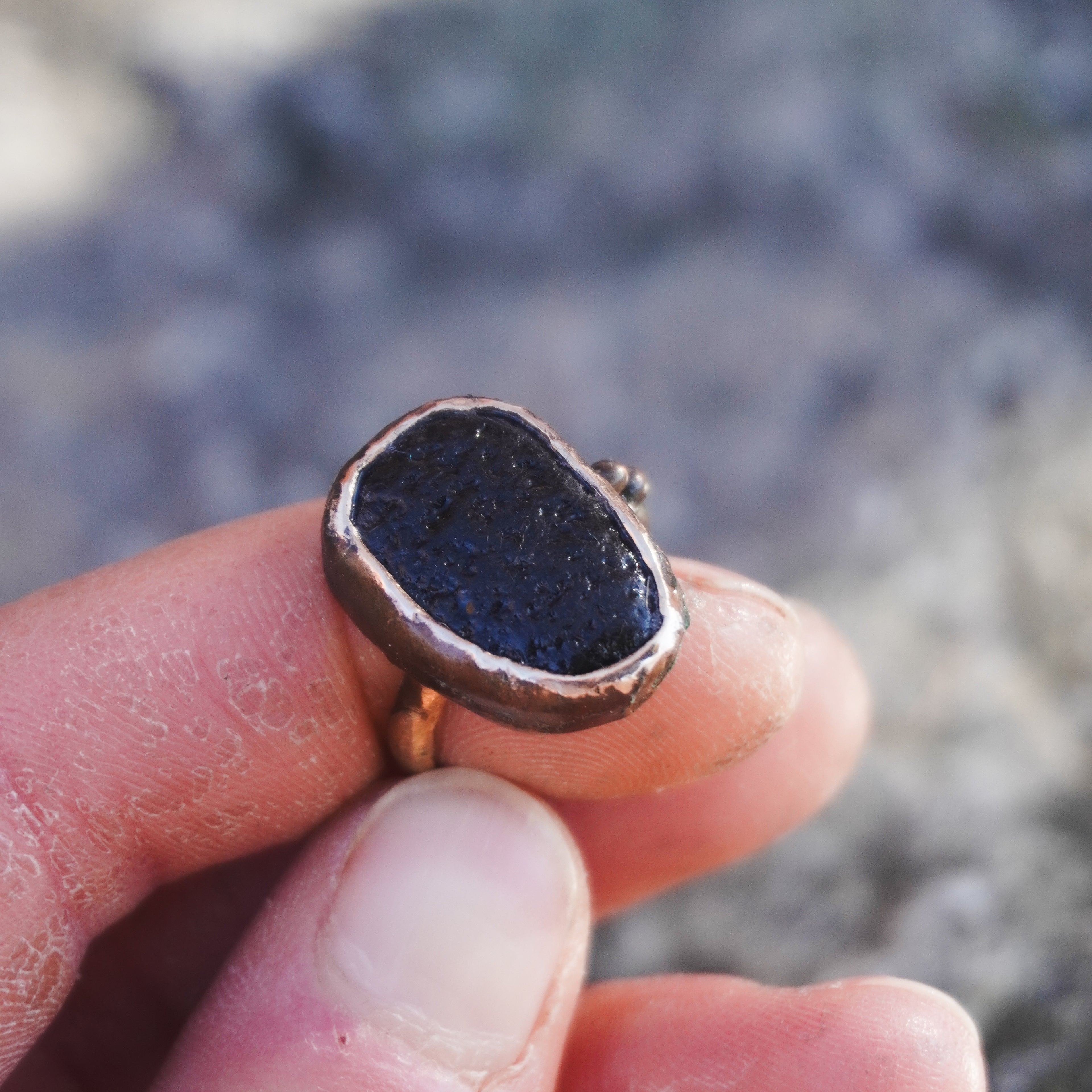 Anello con pietra di fiume