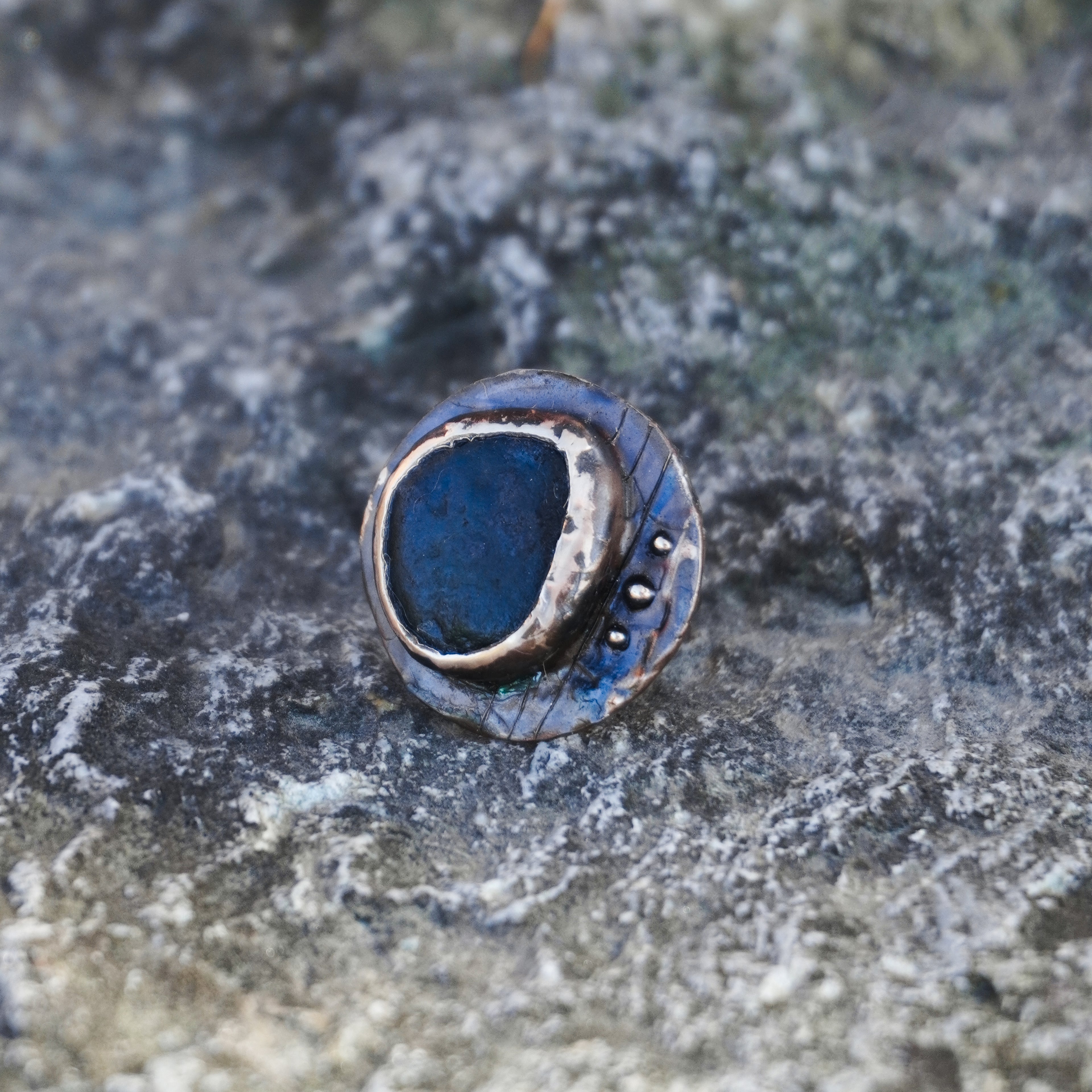 Anello con pietra di fiume