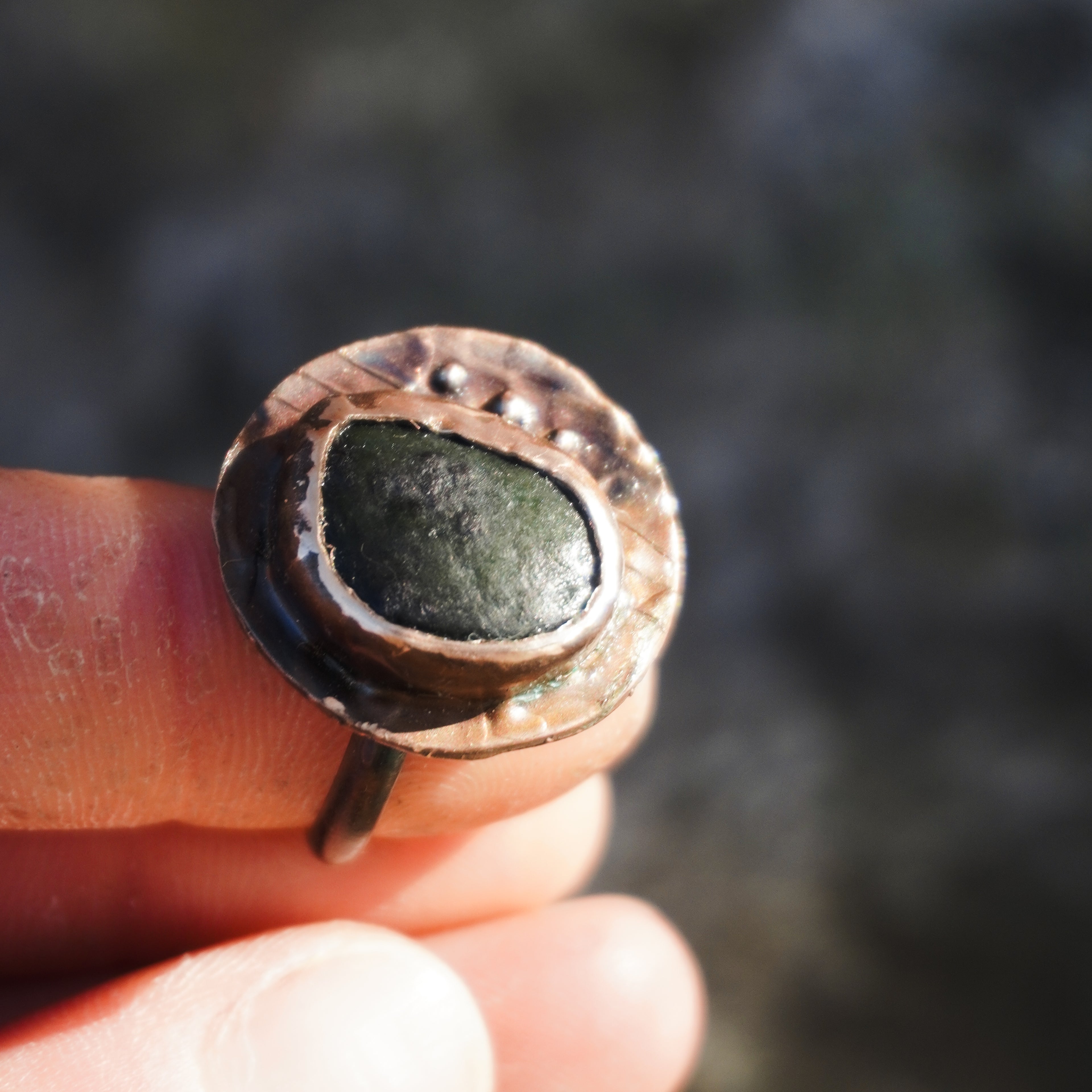 Anello con pietra di fiume