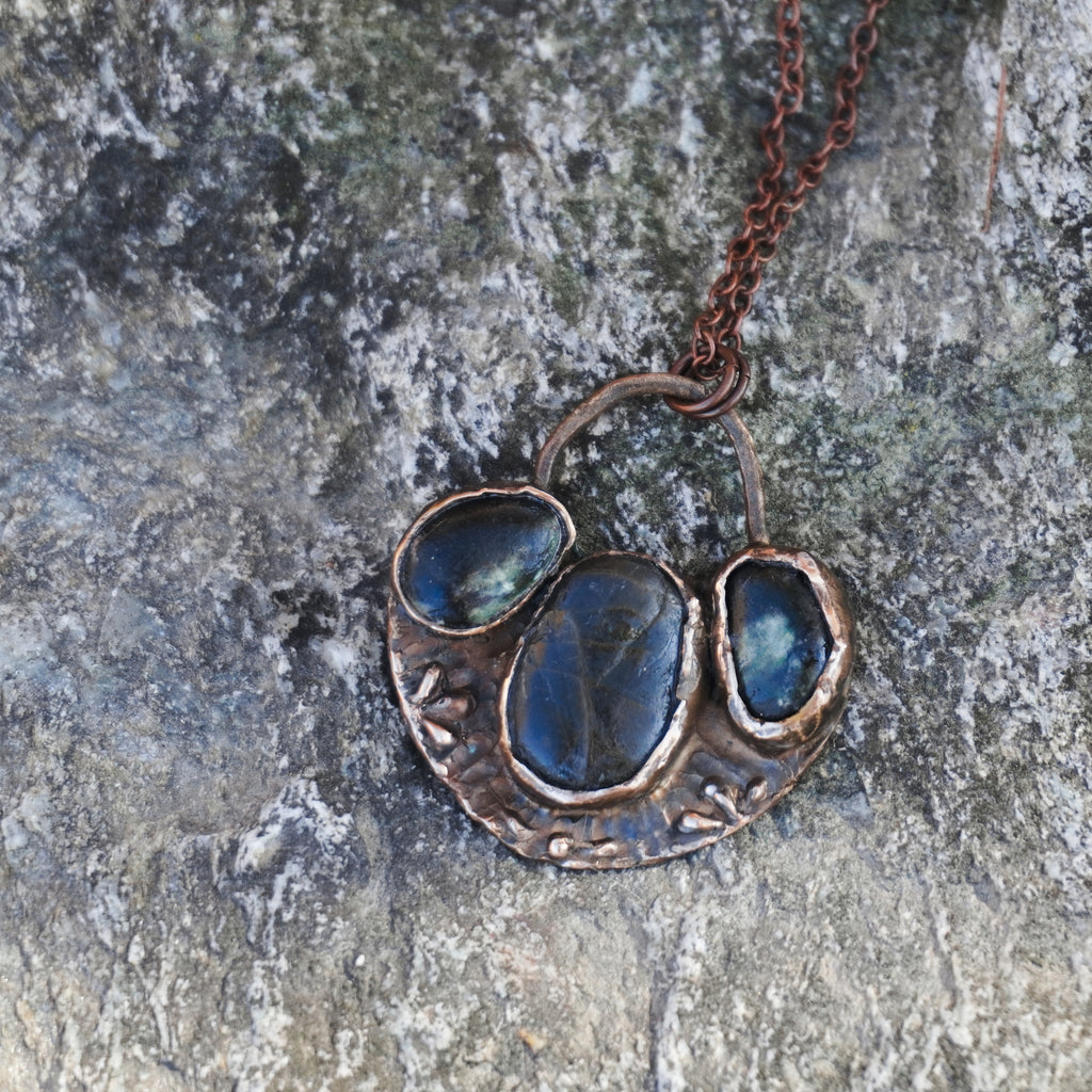 Collana con pietre di fiume