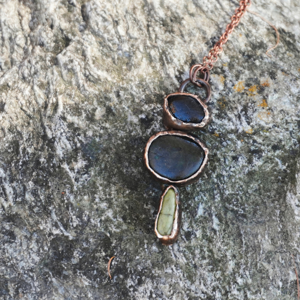 Collana con pietre di fiume