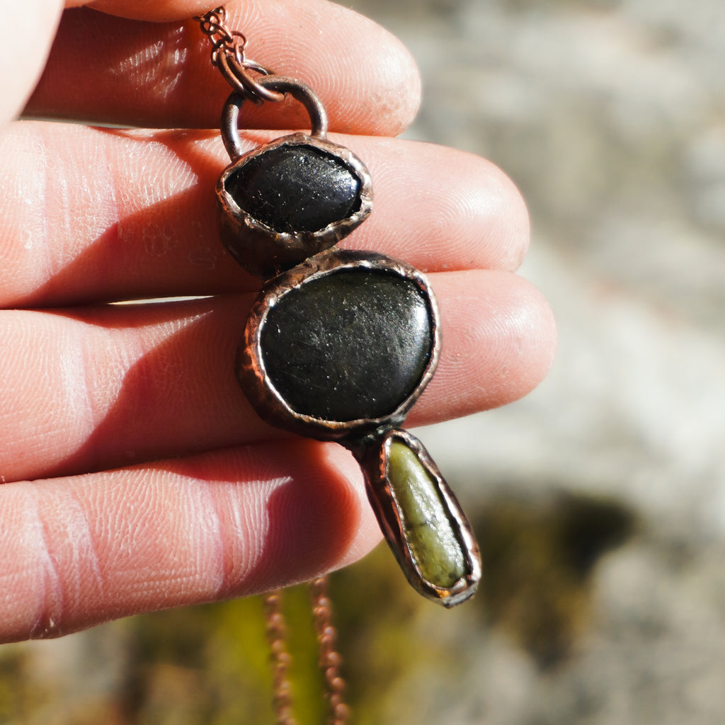 Collana con pietre di fiume