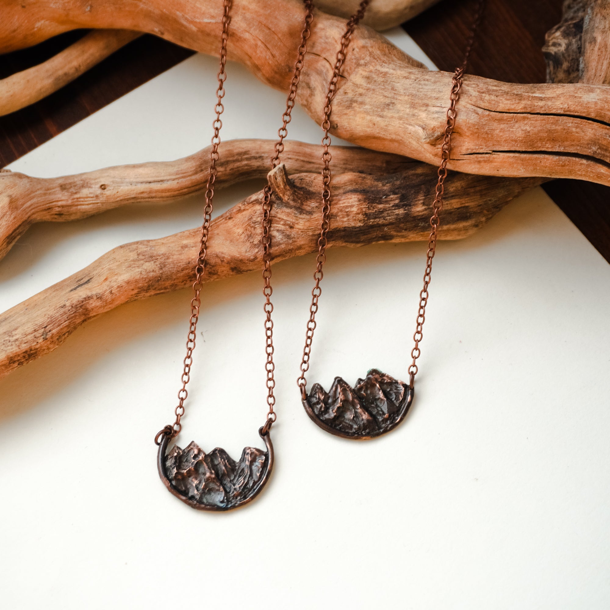 Collana montagna semicerchio