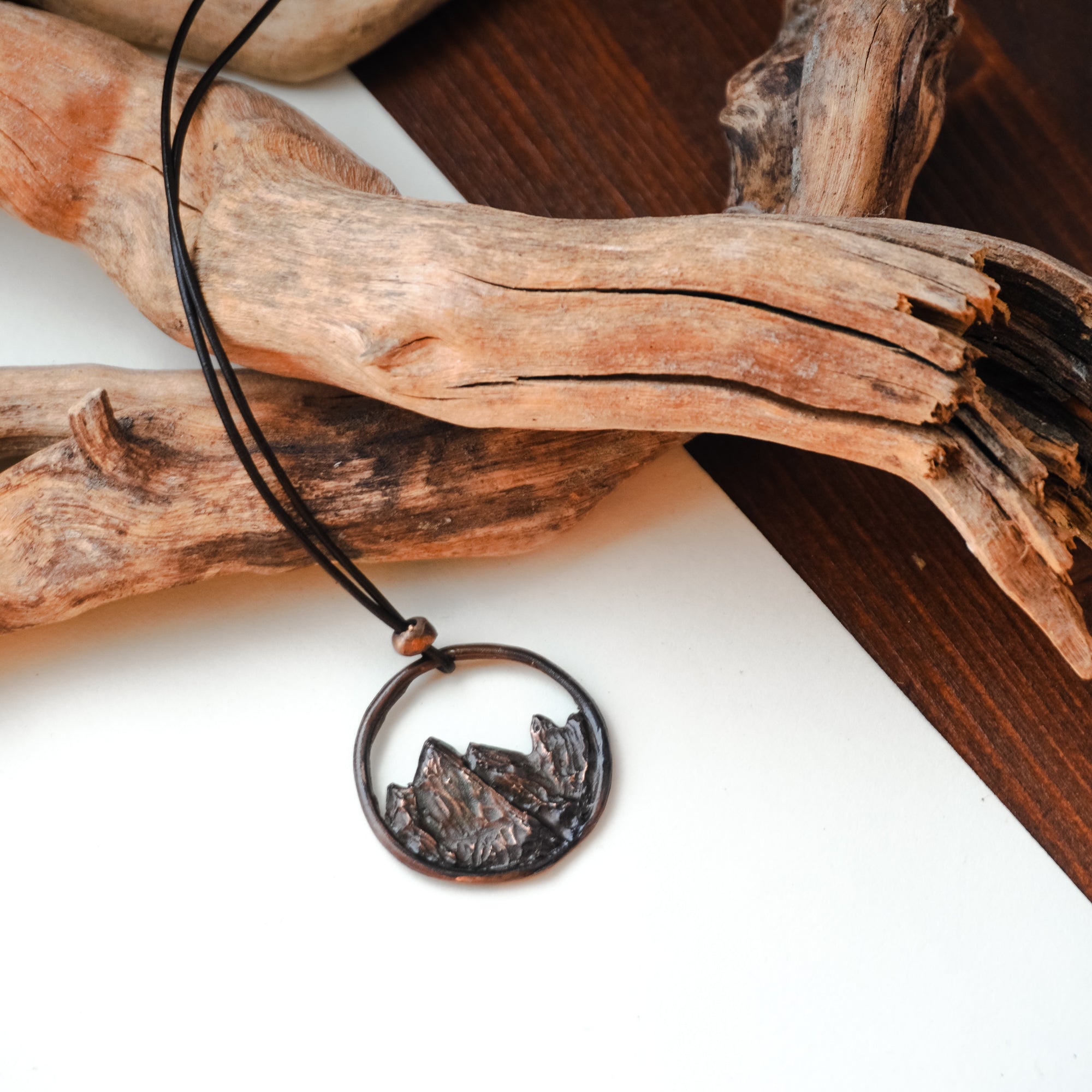 Collana montagna con cornice