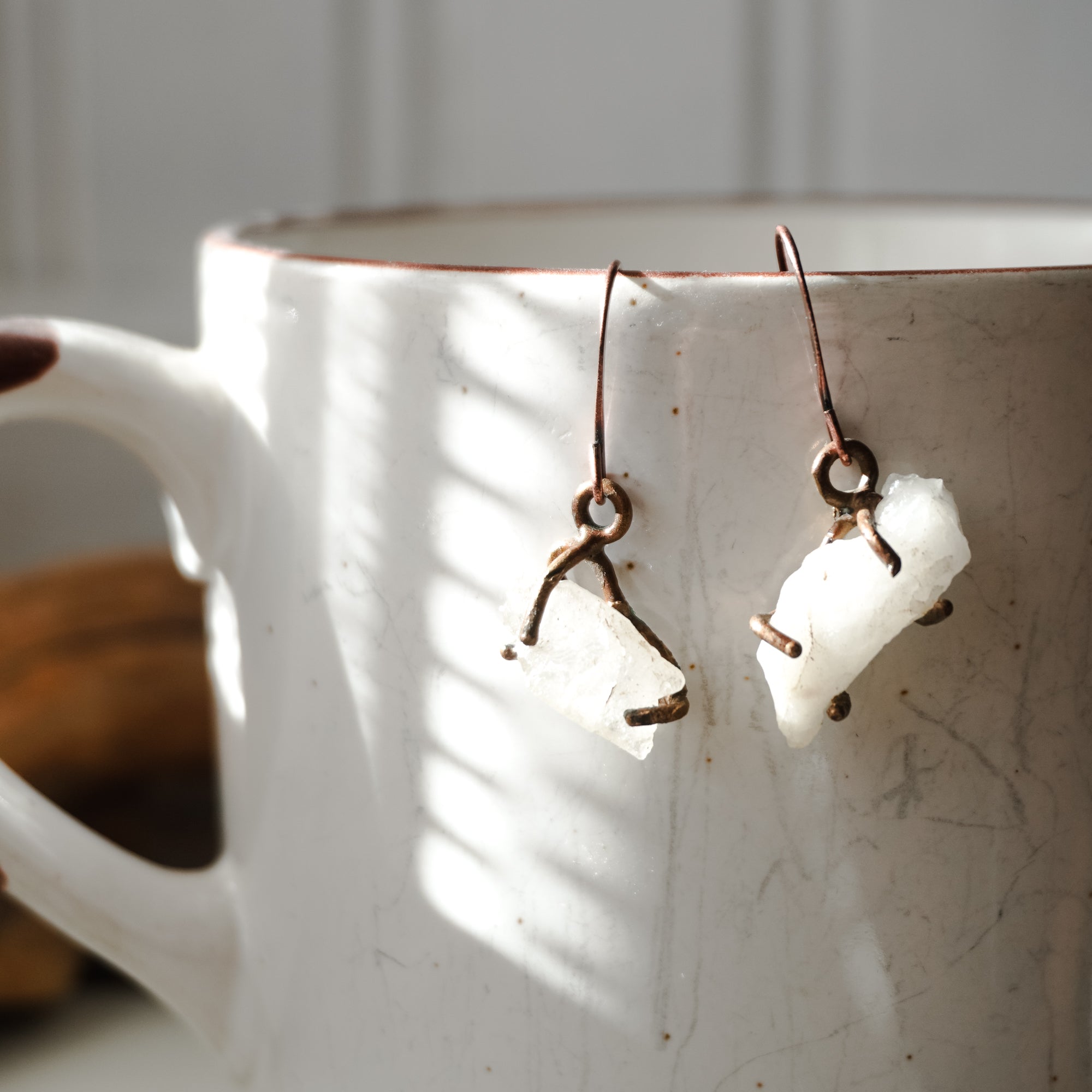 Orecchini pendenti con quarzetto grezzo