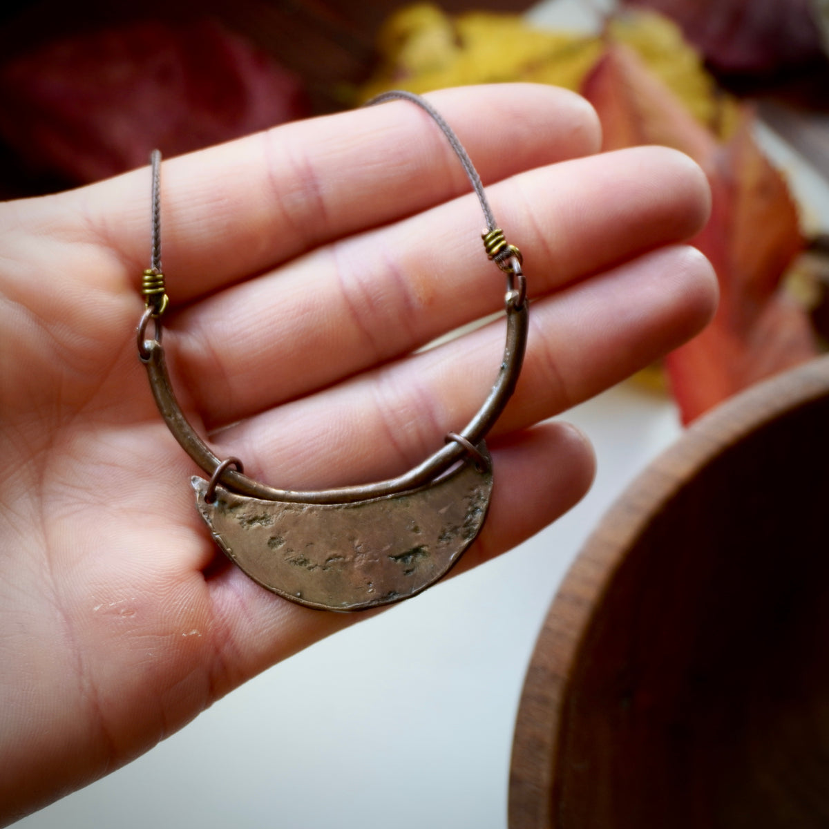 Collana minimal con mezzaluna