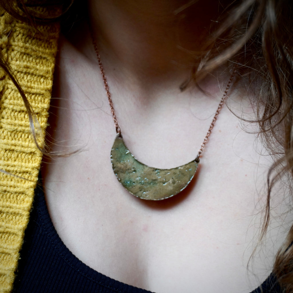 Collana mezzaluna