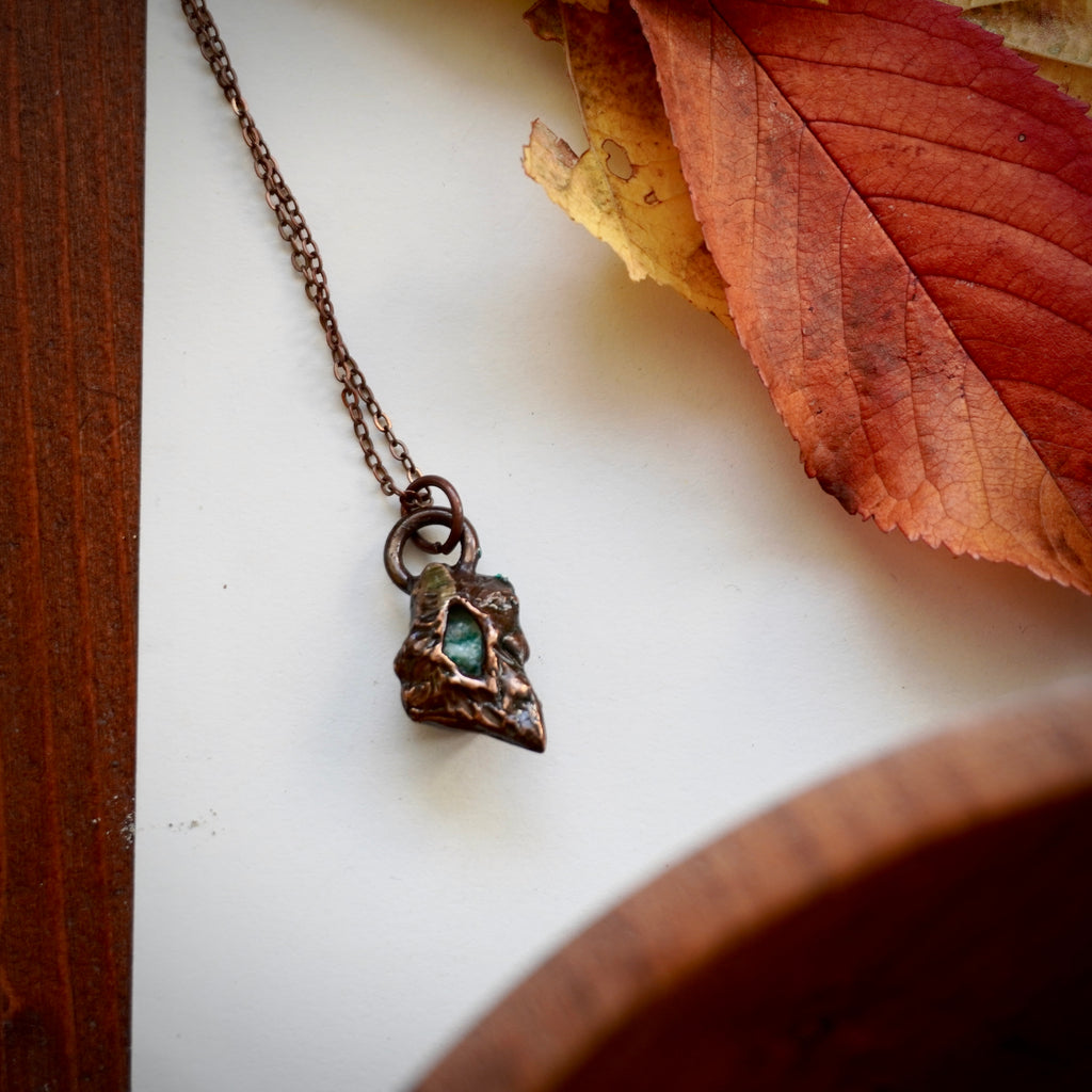 Collana con pietra verde acqua incastonata