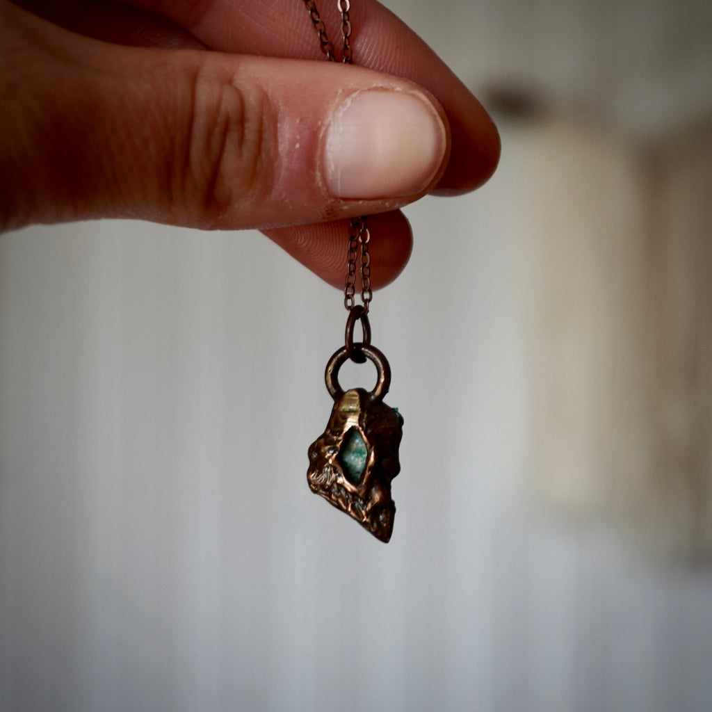 Collana con pietra verde acqua incastonata